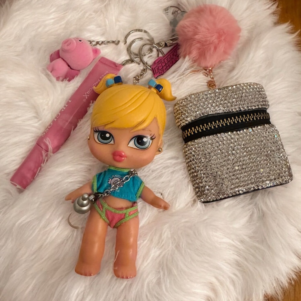Baby Bratz keychain - Blonde Hair, Blue Top